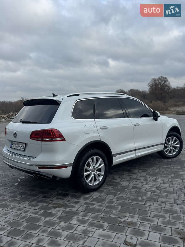 Внедорожник / Кроссовер Volkswagen Touareg 2016 в Хмельницком