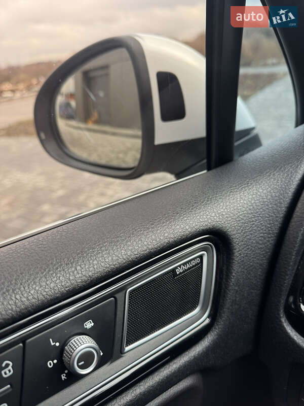 Внедорожник / Кроссовер Volkswagen Touareg 2016 в Хмельницком