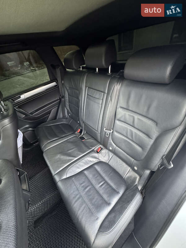 Внедорожник / Кроссовер Volkswagen Touareg 2016 в Хмельницком