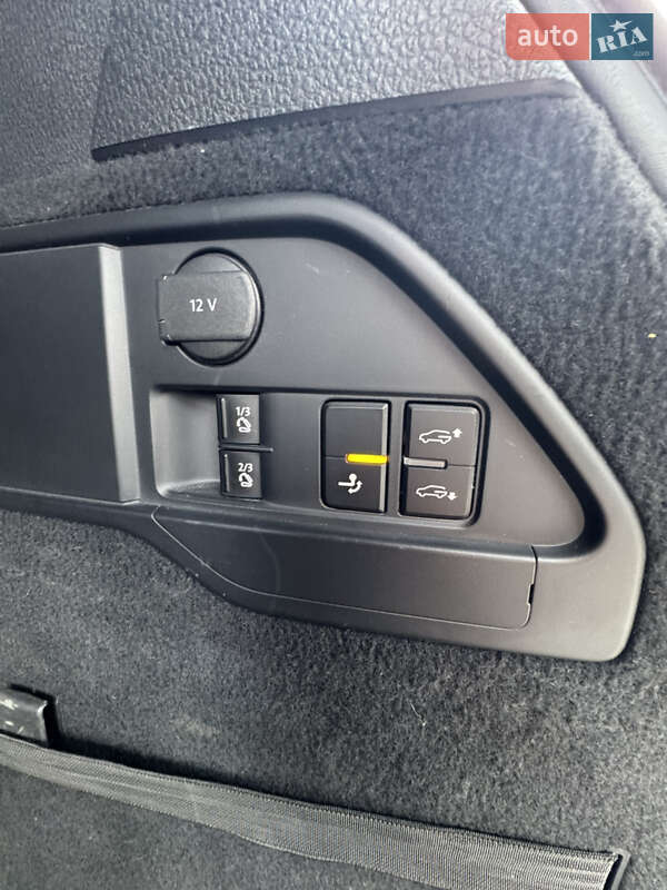 Внедорожник / Кроссовер Volkswagen Touareg 2016 в Хмельницком