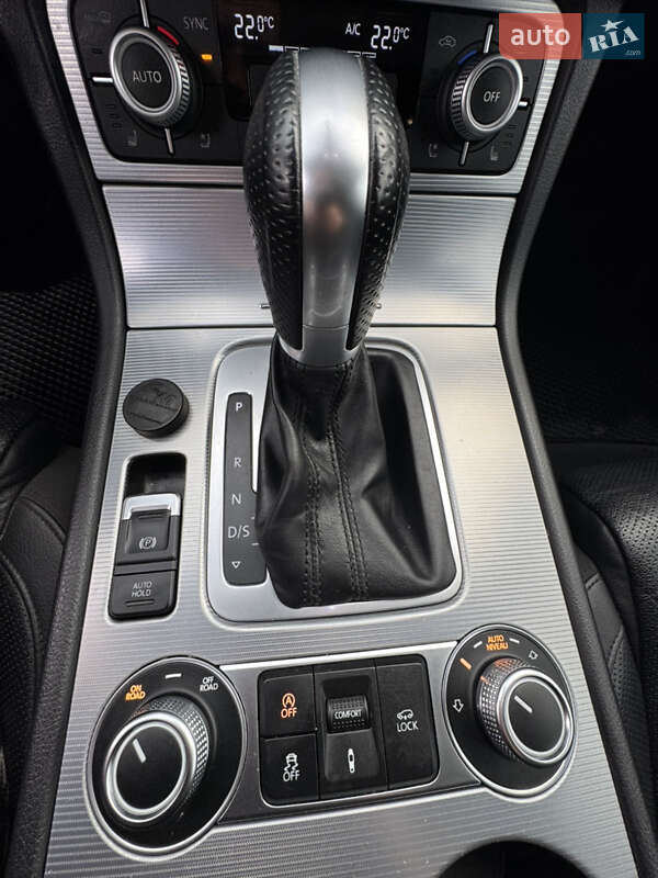 Внедорожник / Кроссовер Volkswagen Touareg 2016 в Хмельницком