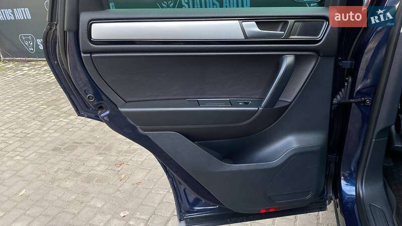 Внедорожник / Кроссовер Volkswagen Touareg 2013 в Виннице