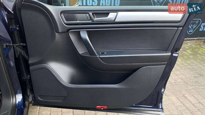 Внедорожник / Кроссовер Volkswagen Touareg 2013 в Виннице