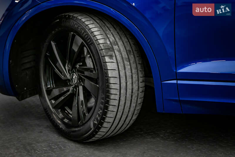 Позашляховик / Кросовер Volkswagen Touareg 2022 в Києві