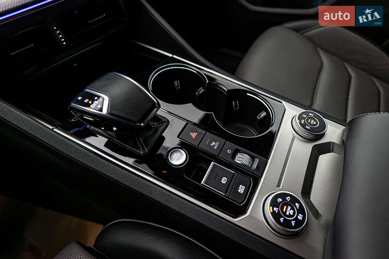 Позашляховик / Кросовер Volkswagen Touareg 2022 в Києві