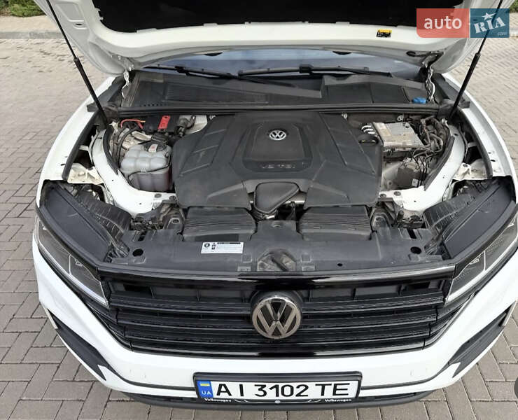 Внедорожник / Кроссовер Volkswagen Touareg 2018 в Черкассах