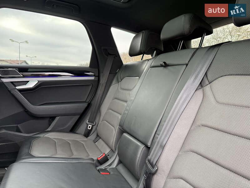 Внедорожник / Кроссовер Volkswagen Touareg 2018 в Днепре