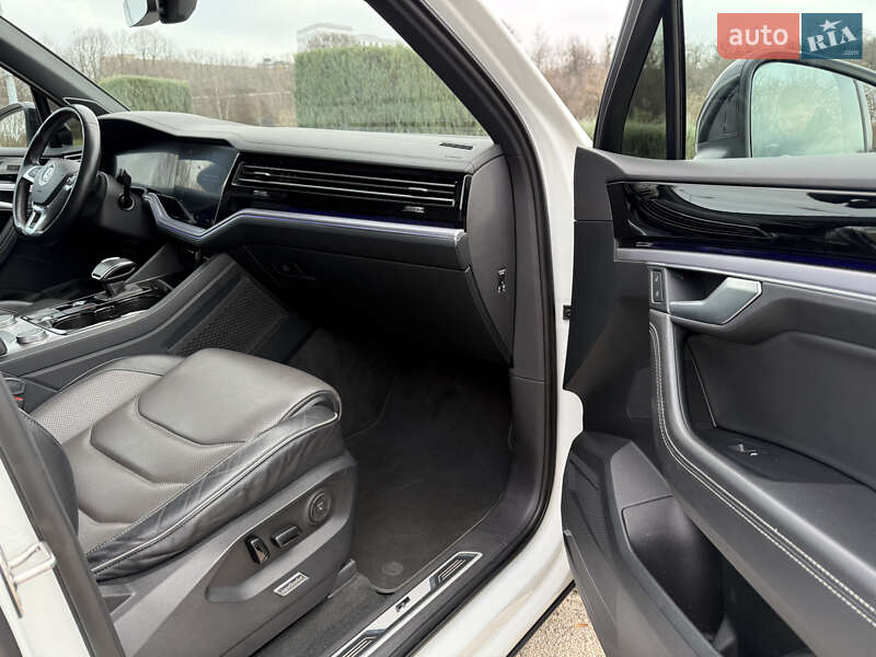 Внедорожник / Кроссовер Volkswagen Touareg 2018 в Днепре