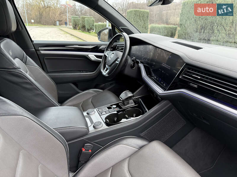 Внедорожник / Кроссовер Volkswagen Touareg 2018 в Днепре