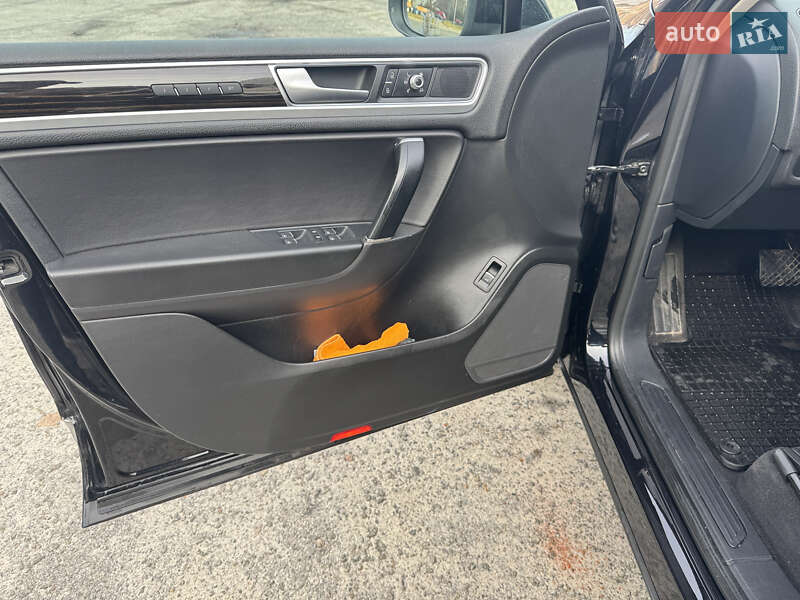 Внедорожник / Кроссовер Volkswagen Touareg 2016 в Киеве фото 8 Внедорожник / Кроссовер Volkswagen Touareg 2016 в Киеве