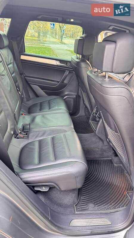 Внедорожник / Кроссовер Volkswagen Touareg 2016 в Киеве