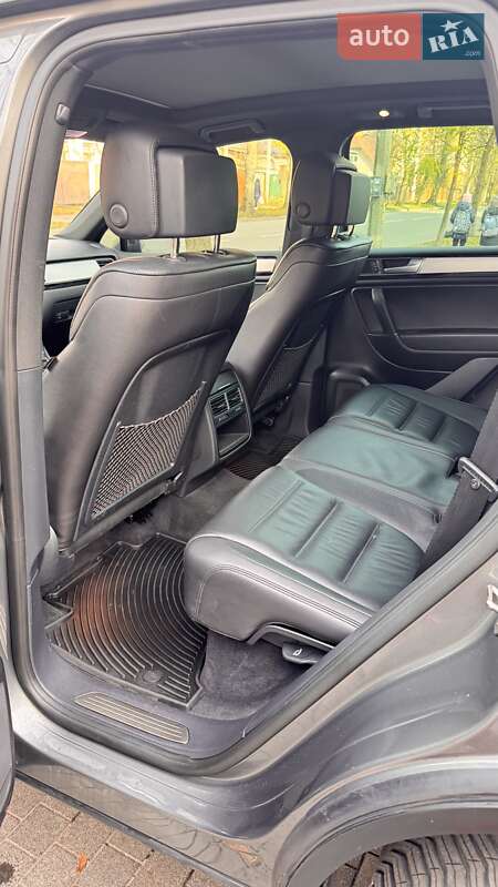 Внедорожник / Кроссовер Volkswagen Touareg 2016 в Киеве