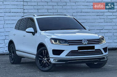 Внедорожник / Кроссовер Volkswagen Touareg 2015 в Киеве