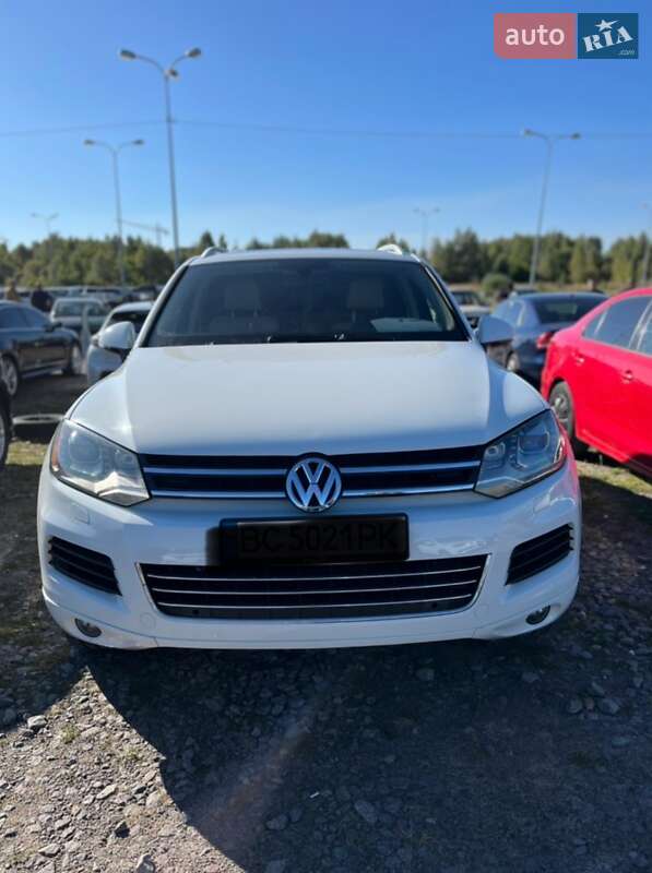 Внедорожник / Кроссовер Volkswagen Touareg 2013 в Львове