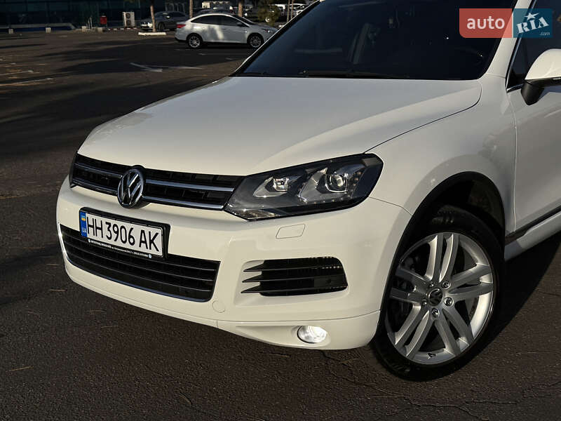 Позашляховик / Кросовер Volkswagen Touareg 2013 в Одесі