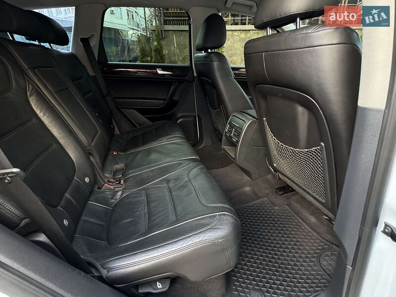 Позашляховик / Кросовер Volkswagen Touareg 2013 в Одесі