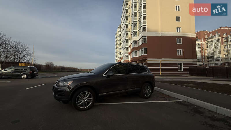 Позашляховик / Кросовер Volkswagen Touareg 2012 в Умані