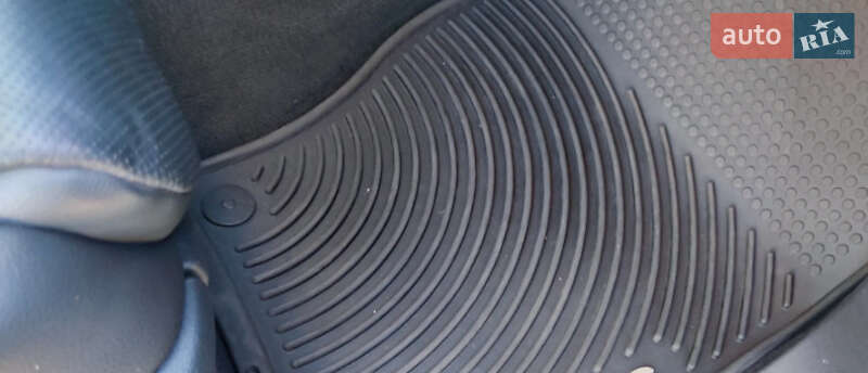 Внедорожник / Кроссовер Volkswagen Touareg 2012 в Ровно