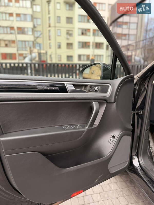 Внедорожник / Кроссовер Volkswagen Touareg 2015 в Ивано-Франковске