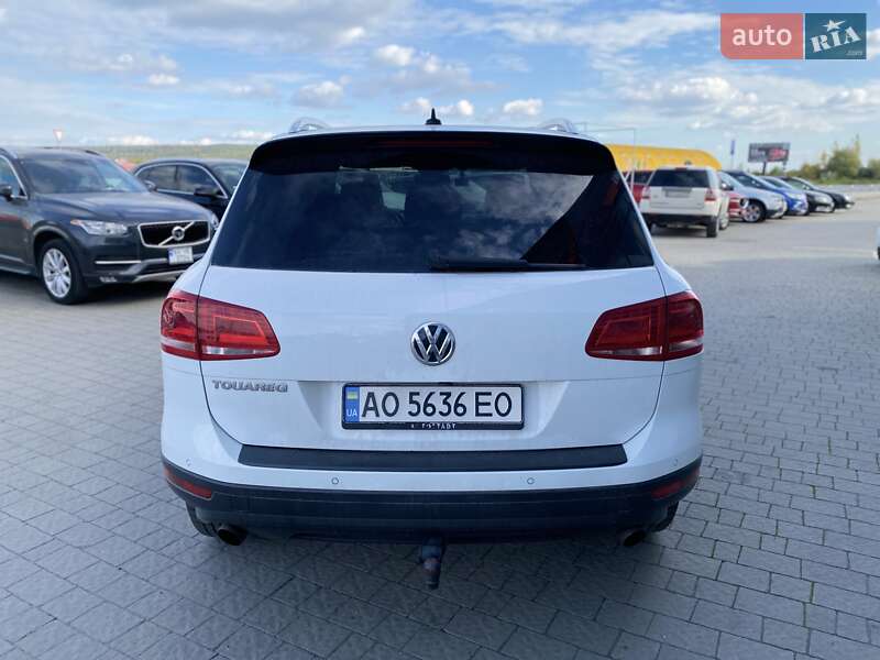 Внедорожник / Кроссовер Volkswagen Touareg 2014 в Ужгороде