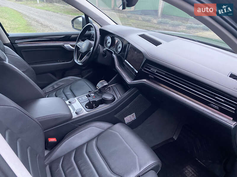 Позашляховик / Кросовер Volkswagen Touareg 2020 в Дніпрі