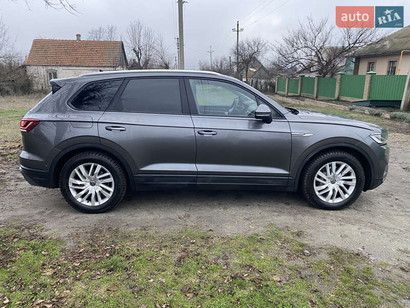 Позашляховик / Кросовер Volkswagen Touareg 2020 в Дніпрі