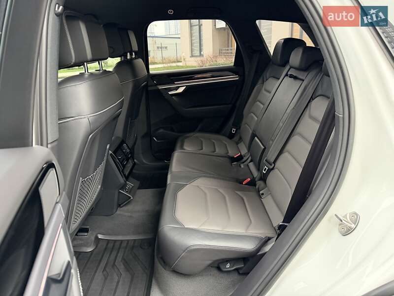 Позашляховик / Кросовер Volkswagen Touareg 2022 в Києві