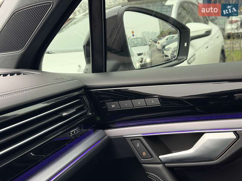 Позашляховик / Кросовер Volkswagen Touareg 2022 в Києві