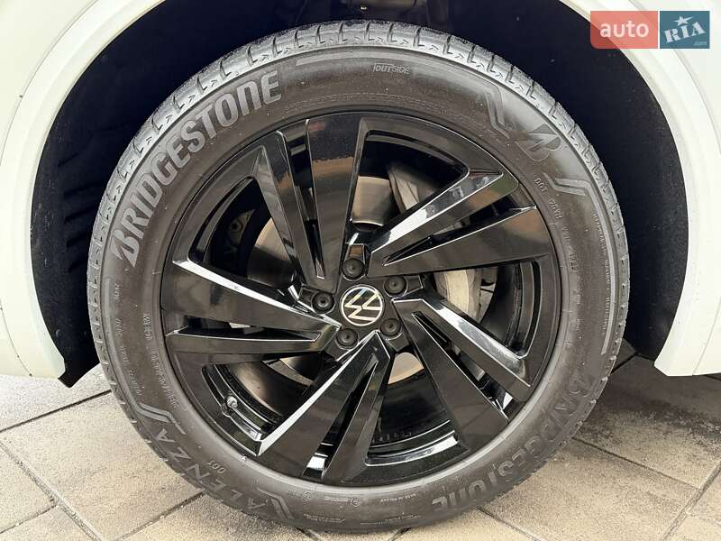 Позашляховик / Кросовер Volkswagen Touareg 2022 в Києві