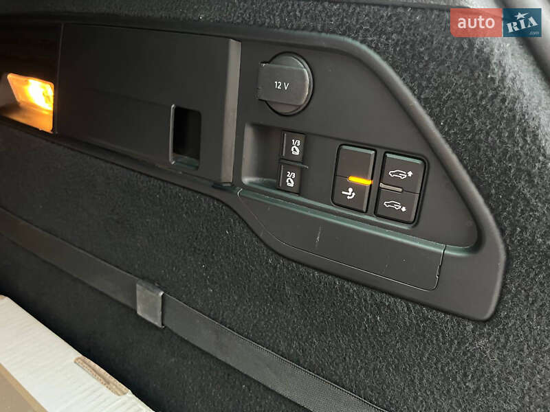 Внедорожник / Кроссовер Volkswagen Touareg 2014 в Киеве