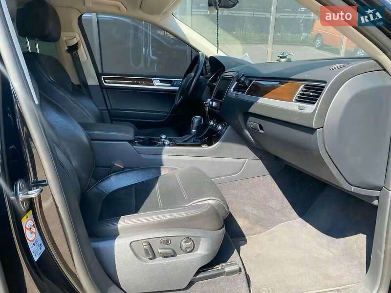 Позашляховик / Кросовер Volkswagen Touareg 2018 в Києві фото 28 Позашляховик / Кросовер Volkswagen Touareg 2018 в Києві