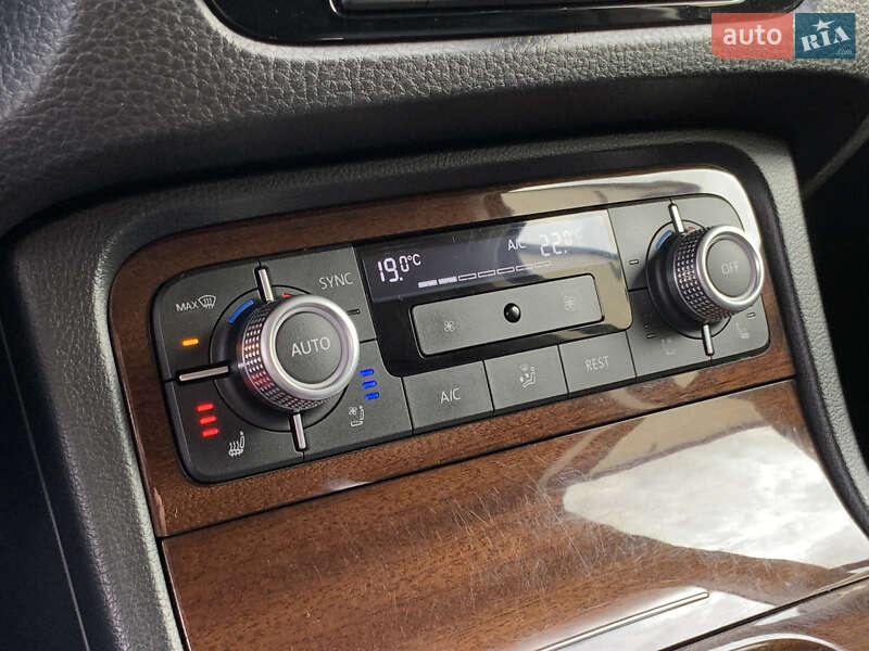 Позашляховик / Кросовер Volkswagen Touareg 2014 в Бердичеві