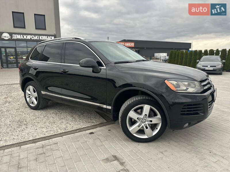Внедорожник / Кроссовер Volkswagen Touareg 2012 в Львове