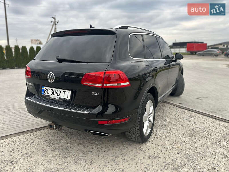 Внедорожник / Кроссовер Volkswagen Touareg 2012 в Львове