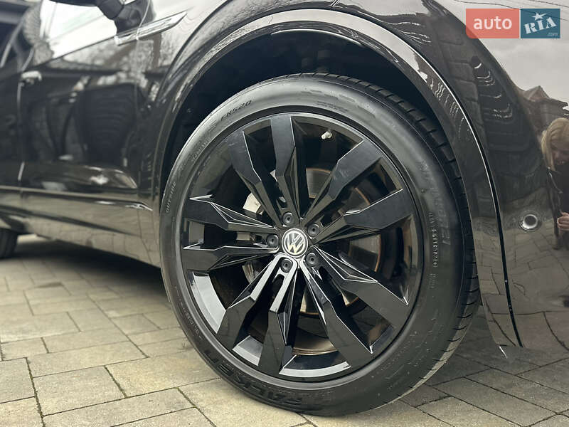 Позашляховик / Кросовер Volkswagen Touareg 2019 в Луцьку