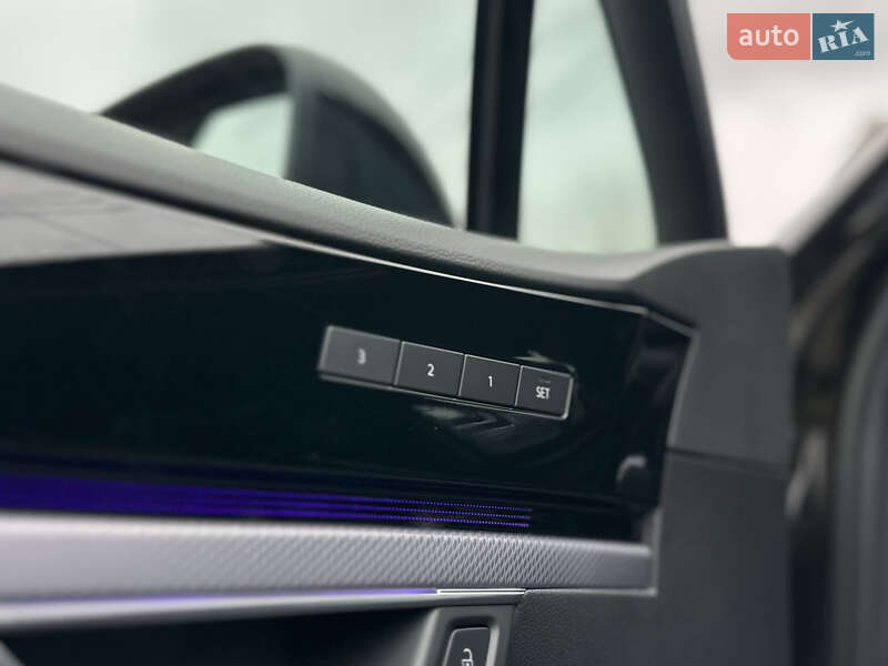 Позашляховик / Кросовер Volkswagen Touareg 2019 в Луцьку