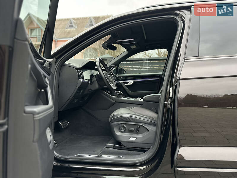 Позашляховик / Кросовер Volkswagen Touareg 2019 в Луцьку