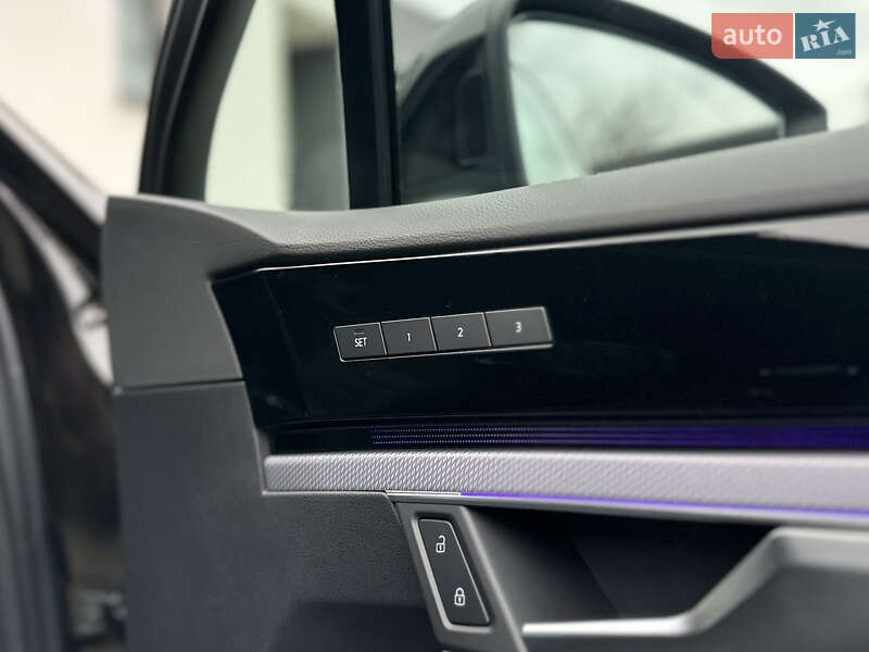 Позашляховик / Кросовер Volkswagen Touareg 2019 в Луцьку