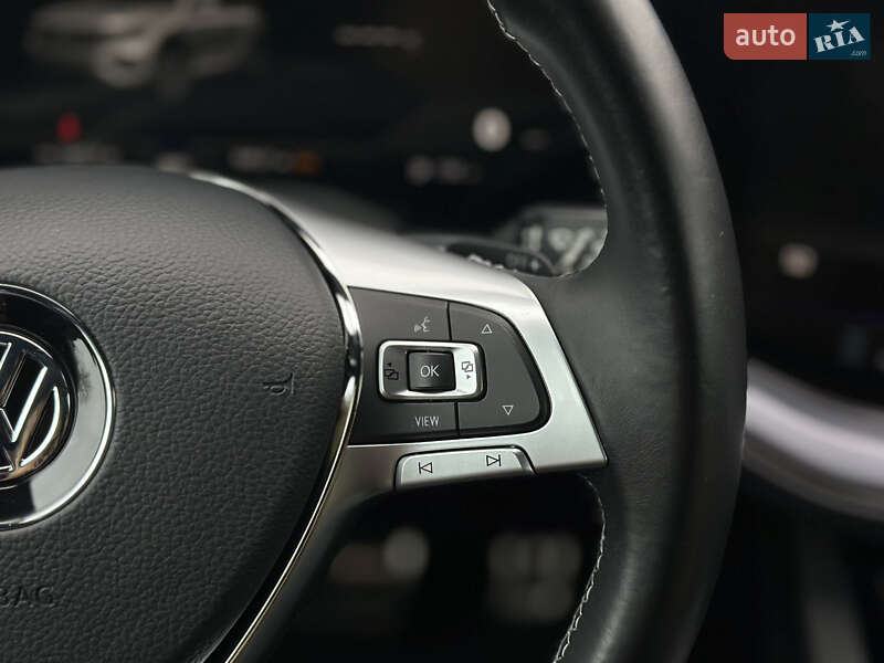 Позашляховик / Кросовер Volkswagen Touareg 2019 в Луцьку