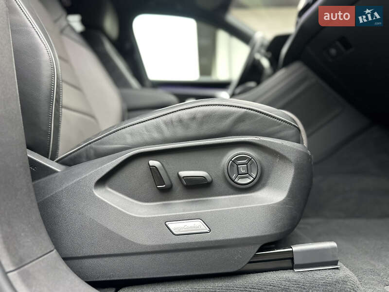 Позашляховик / Кросовер Volkswagen Touareg 2019 в Луцьку