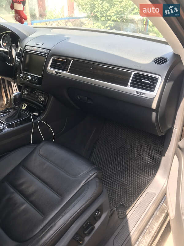 Внедорожник / Кроссовер Volkswagen Touareg 2016 в Киеве