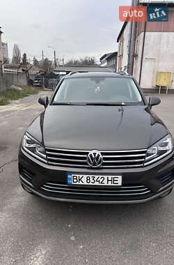 Позашляховик / Кросовер Volkswagen Touareg 2016 в Києві