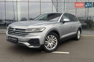 Позашляховик / Кросовер Volkswagen Touareg 2020 в Києві