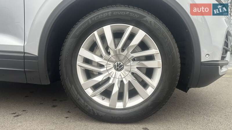 Позашляховик / Кросовер Volkswagen Touareg 2020 в Києві