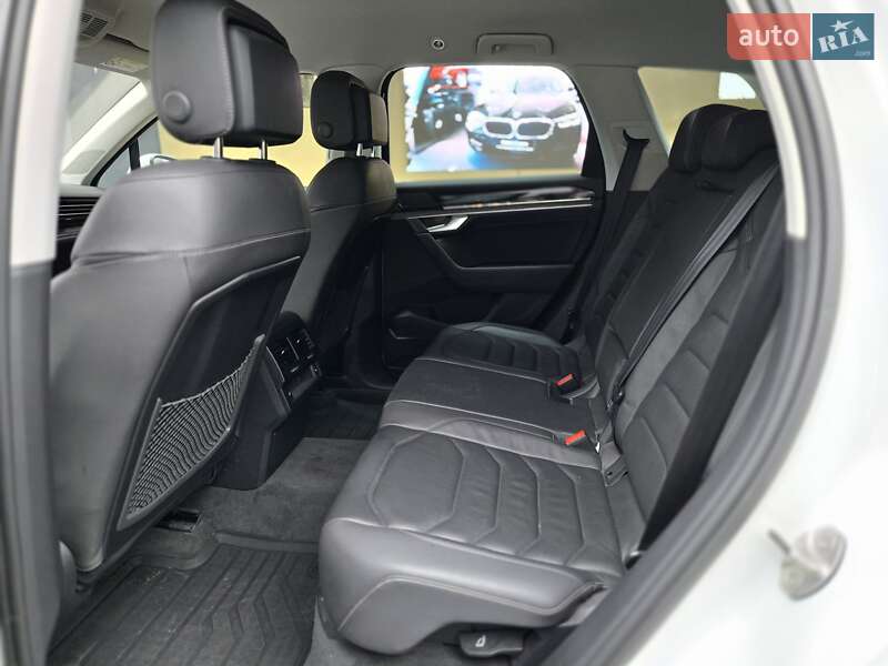 Позашляховик / Кросовер Volkswagen Touareg 2021 в Одесі