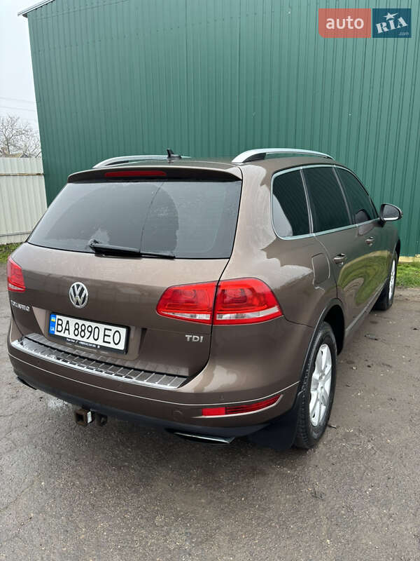 Позашляховик / Кросовер Volkswagen Touareg 2011 в Долинській