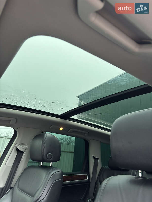 Позашляховик / Кросовер Volkswagen Touareg 2011 в Долинській