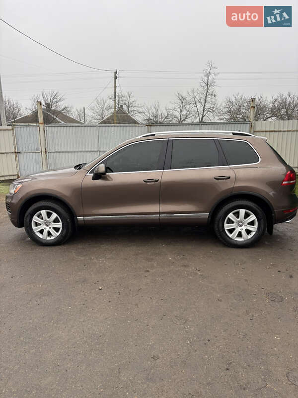 Позашляховик / Кросовер Volkswagen Touareg 2011 в Долинській