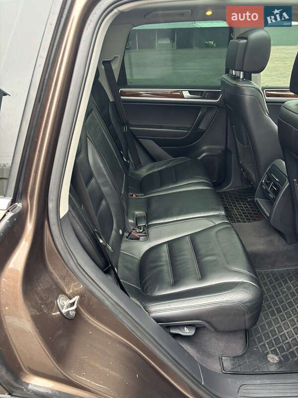 Позашляховик / Кросовер Volkswagen Touareg 2011 в Долинській