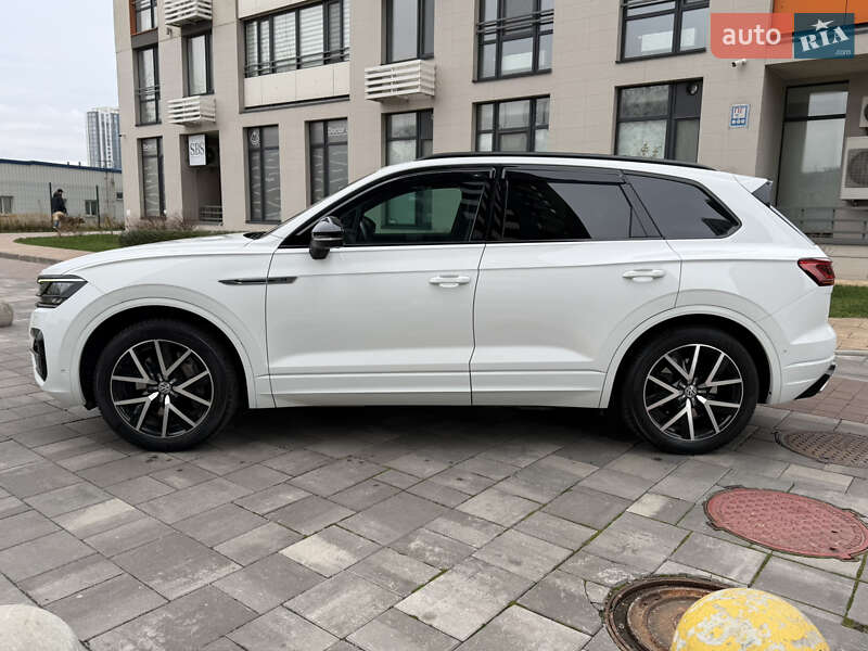 Внедорожник / Кроссовер Volkswagen Touareg 2018 в Киеве